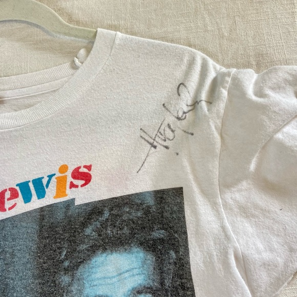 SIGNED VINTAGE HUEY LEWIS T SHIRT - Picture 2 of 4